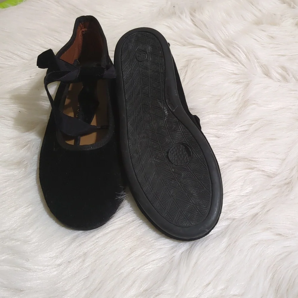 La Coqueta's stunning Black Bow Ballerina shoes.